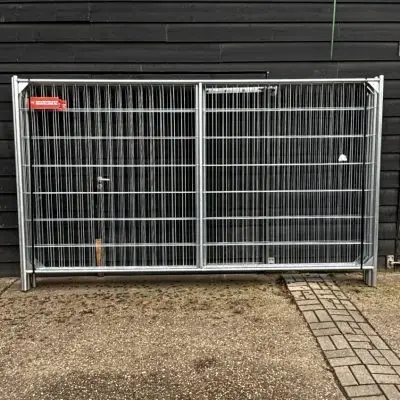 Alt= Bouwhekken met attributen